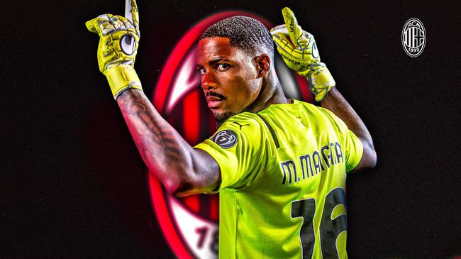 球迷依然充 球迷依然充