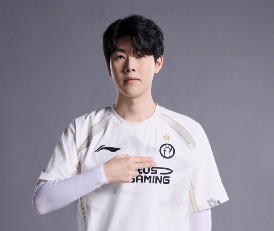 理与身份校 理与身份校